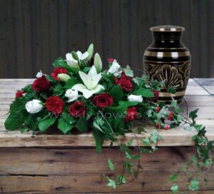 Side Urn Centrepiece